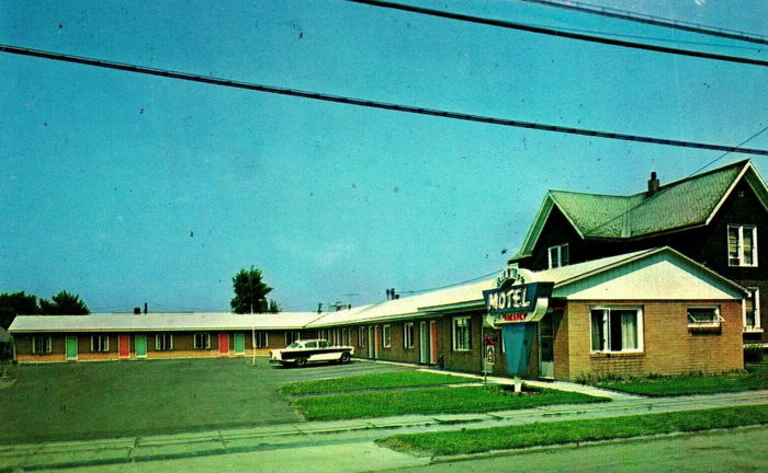 Bilt-Mor Motel - Old Post Card